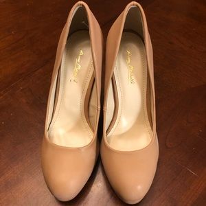 ANNE MICHELLE TAN HEELS